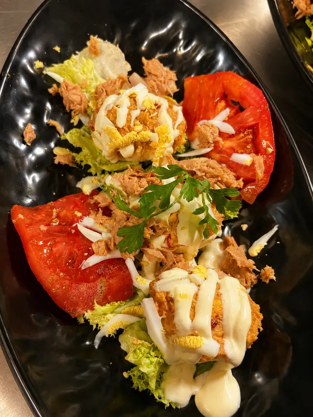 Ensalada con tomate y cebolla