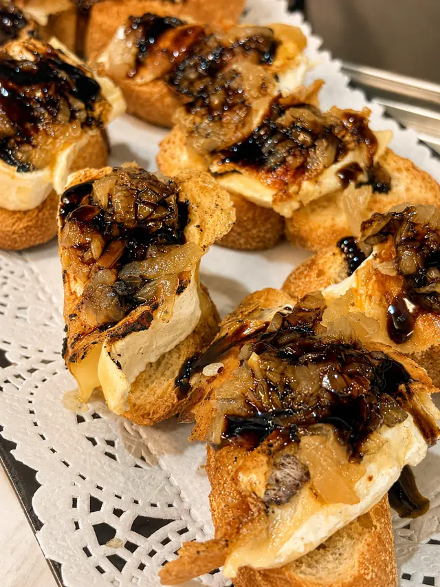 Montaditos de pan tostado